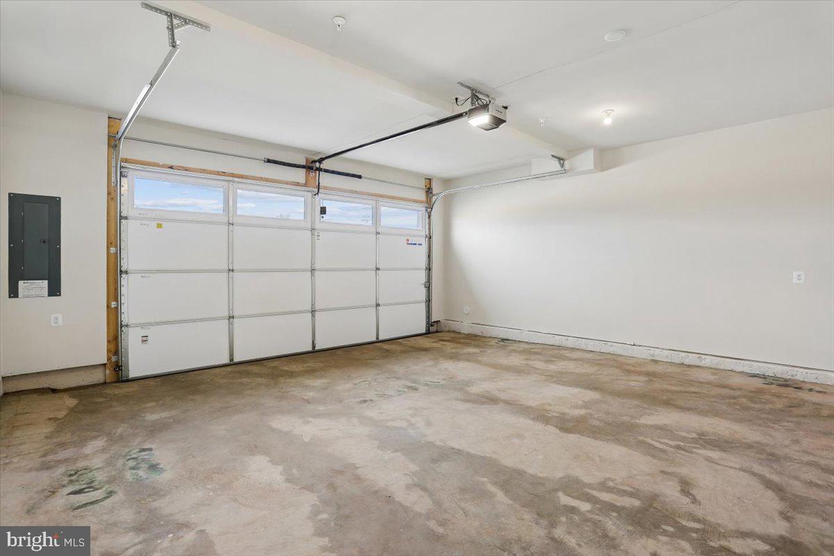 POOLESVILLE - Residential