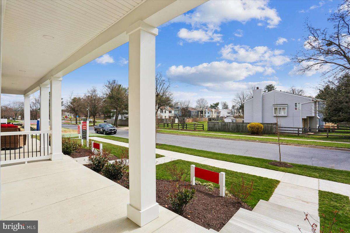 POOLESVILLE - Residential