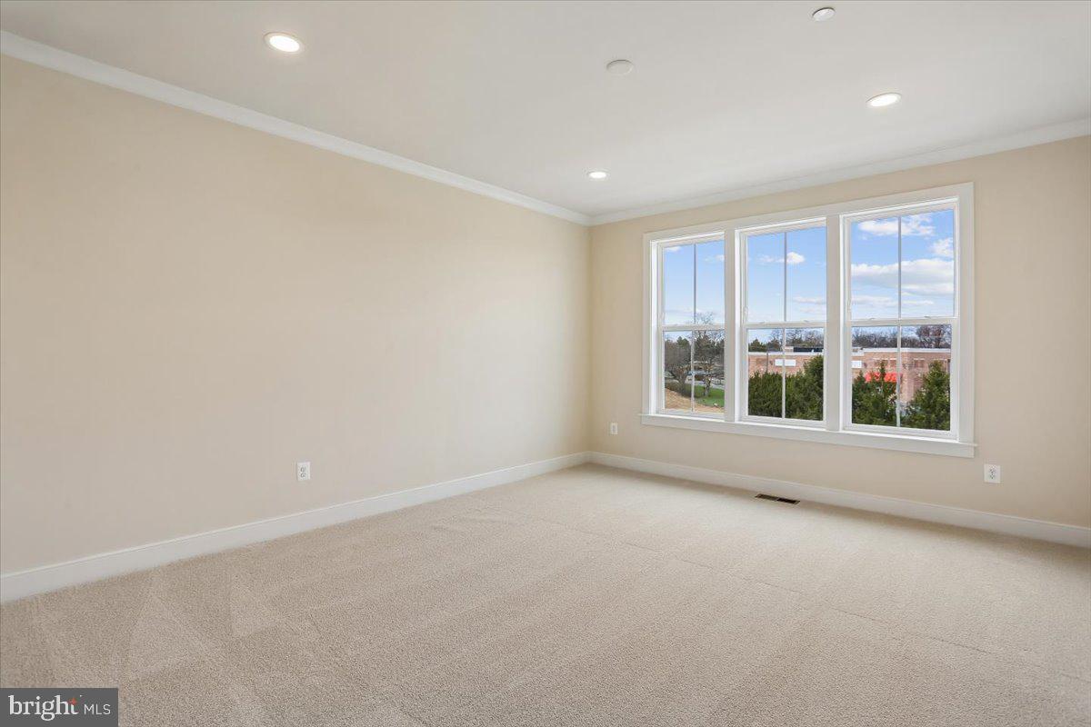 POOLESVILLE - Residential