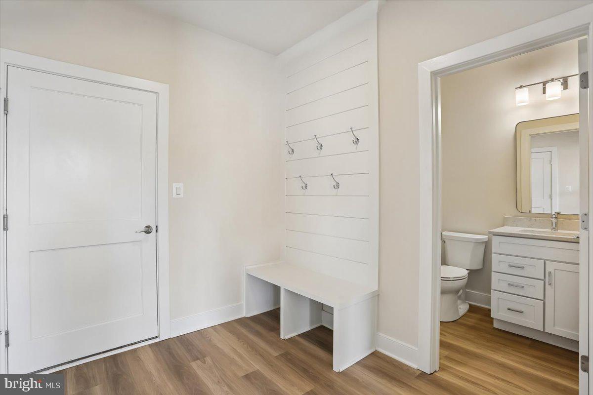 POOLESVILLE - Residential