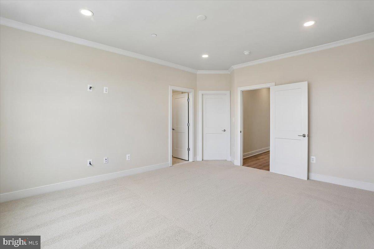 POOLESVILLE - Residential