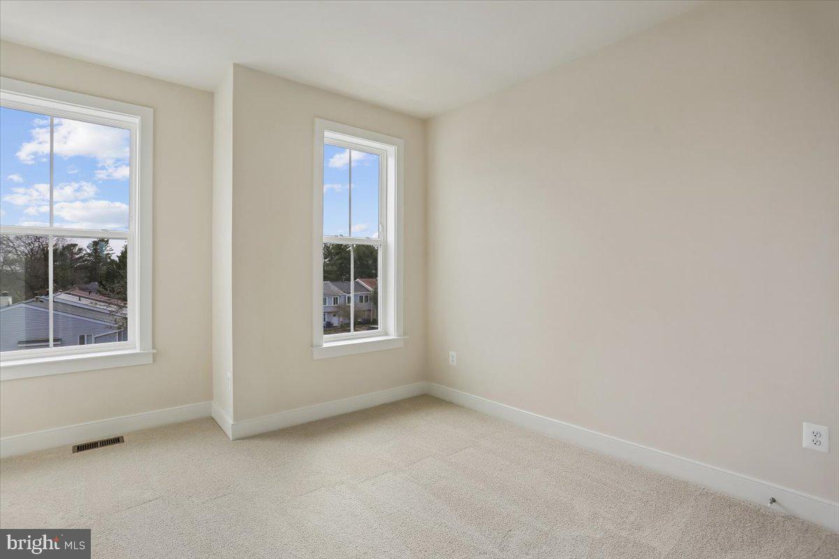 POOLESVILLE - Residential