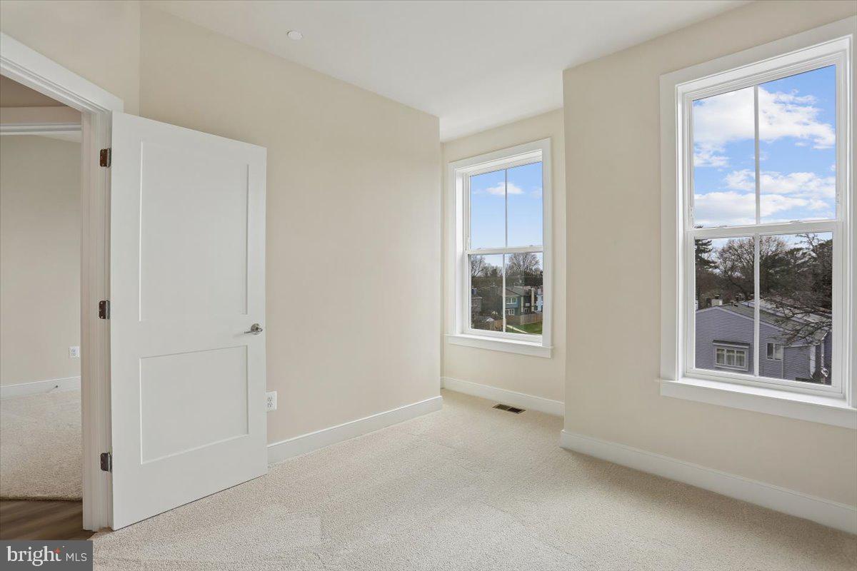 POOLESVILLE - Residential