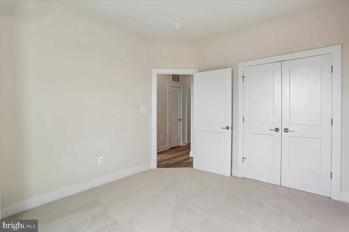 POOLESVILLE - Residential