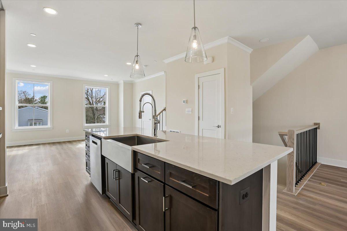 POOLESVILLE - Residential