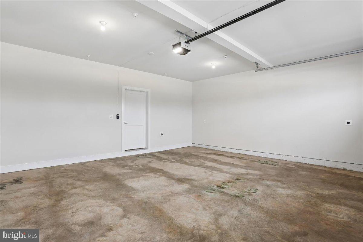 POOLESVILLE - Residential