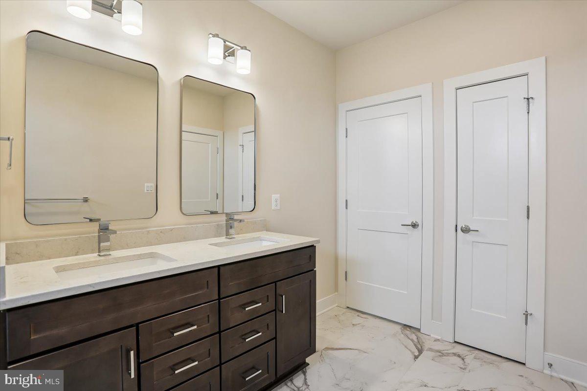 POOLESVILLE - Residential