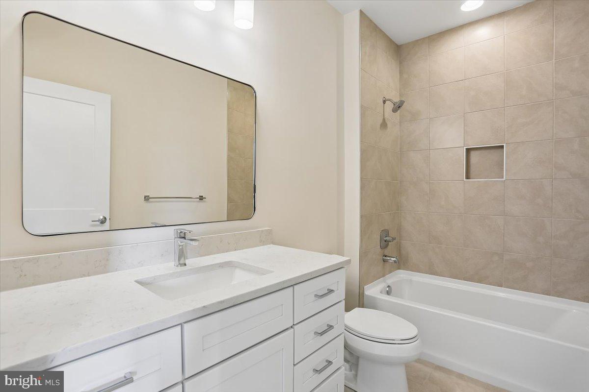 POOLESVILLE - Residential