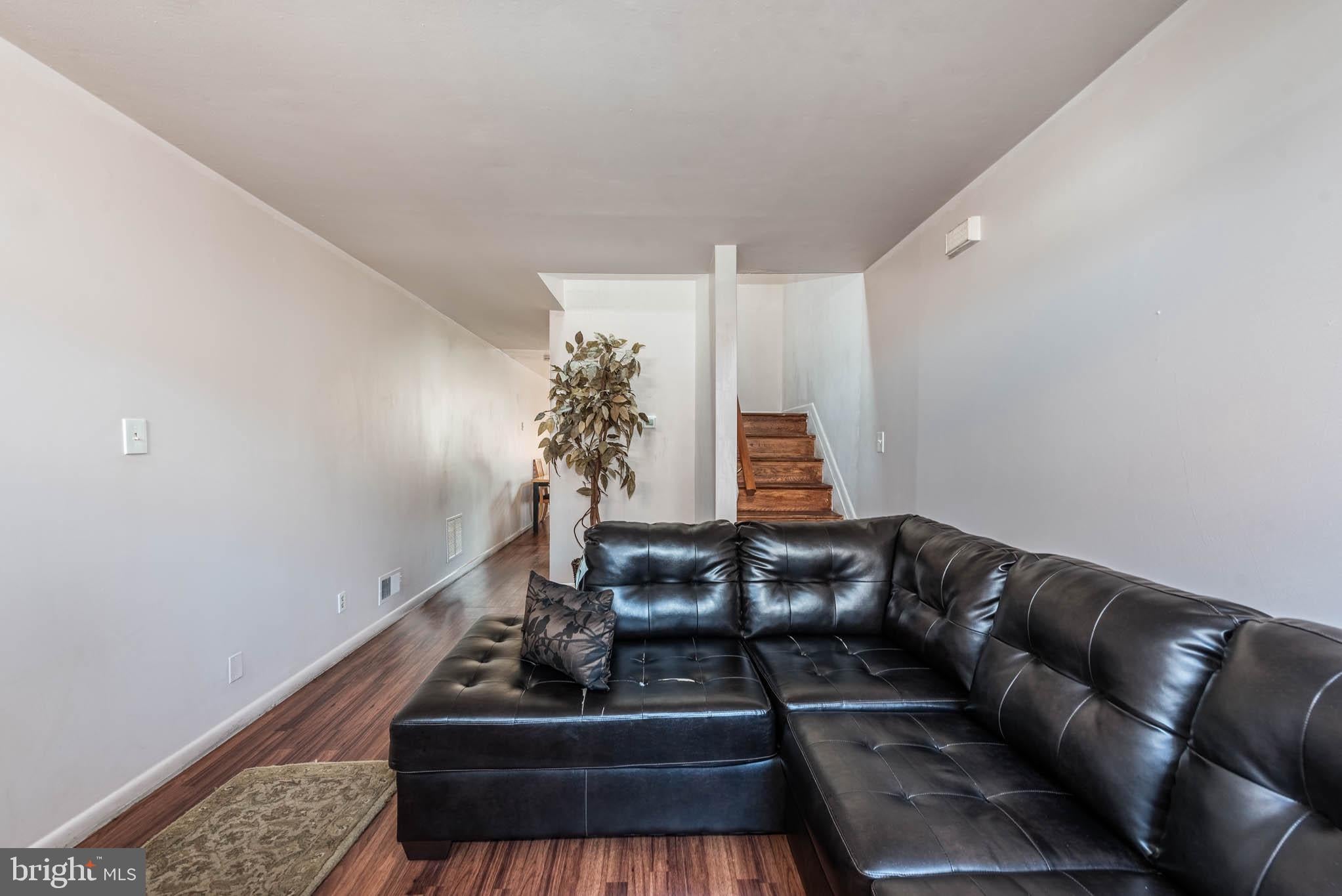 807 WOODWARD STREET