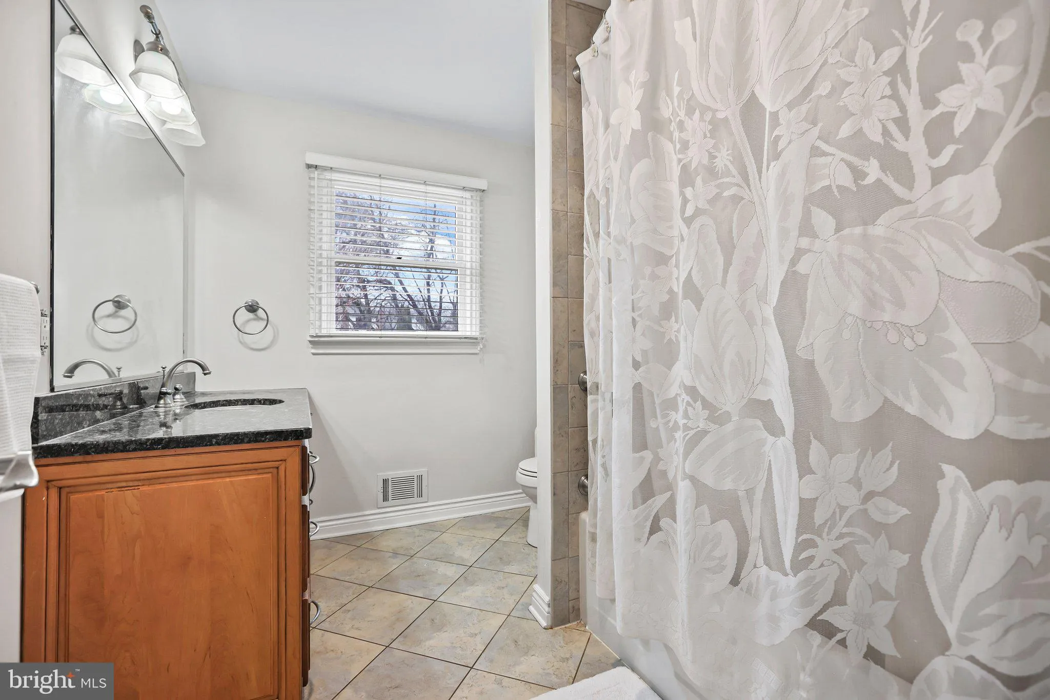 Princeton Junction, New Jersey 08550, United States, 4 Bedrooms Bedrooms, ,3 BathroomsBathrooms,Residential,Pending,101025