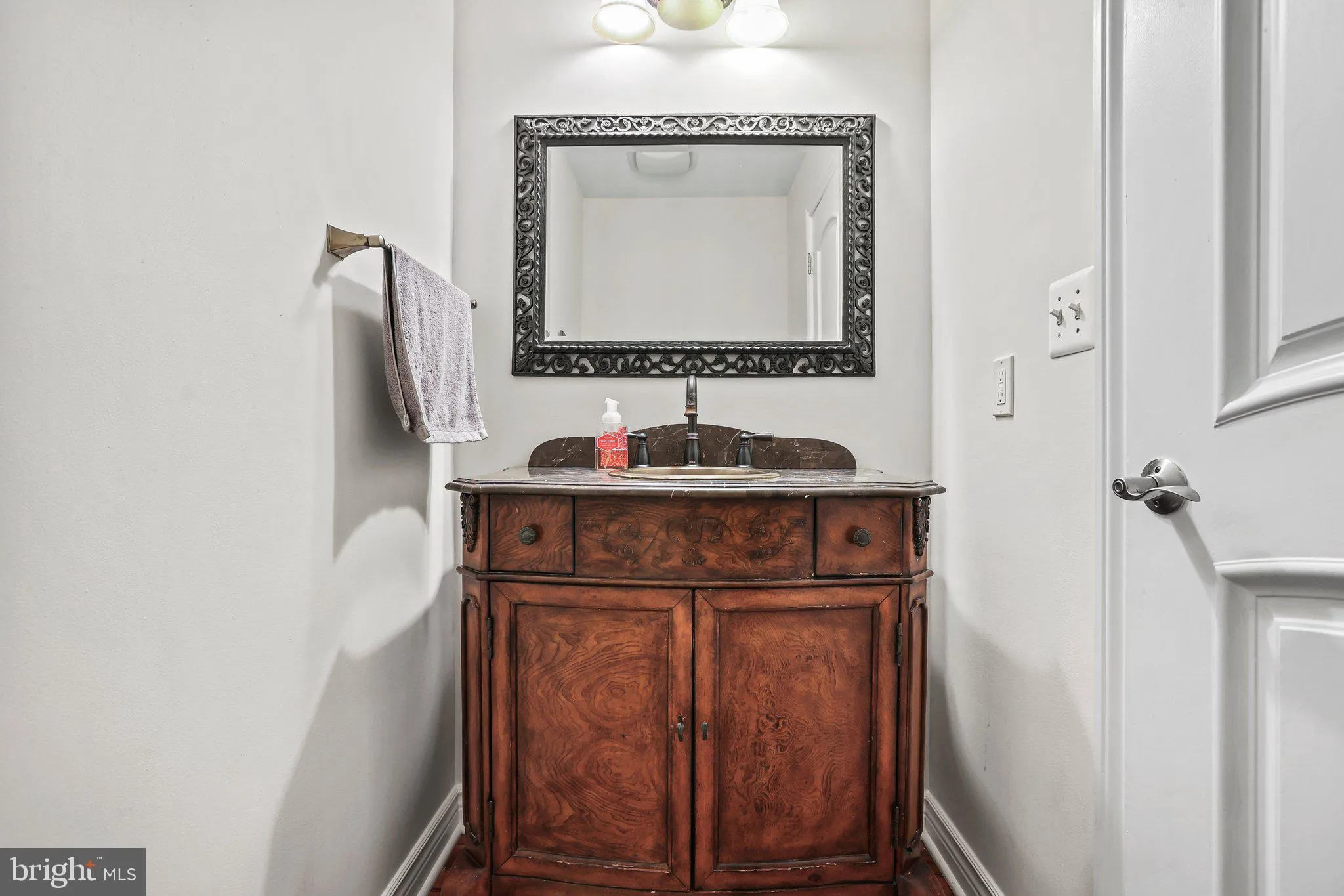 Princeton Junction, New Jersey 08550, United States, 4 Bedrooms Bedrooms, ,3 BathroomsBathrooms,Residential,Pending,101025