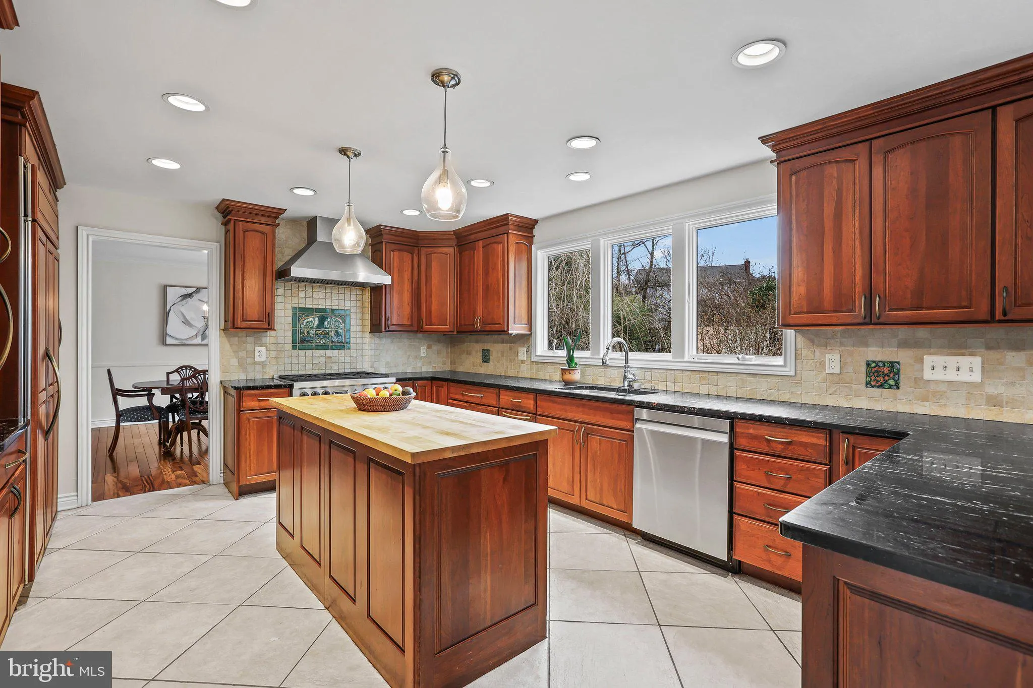 Princeton Junction, New Jersey 08550, United States, 4 Bedrooms Bedrooms, ,3 BathroomsBathrooms,Residential,Pending,101025