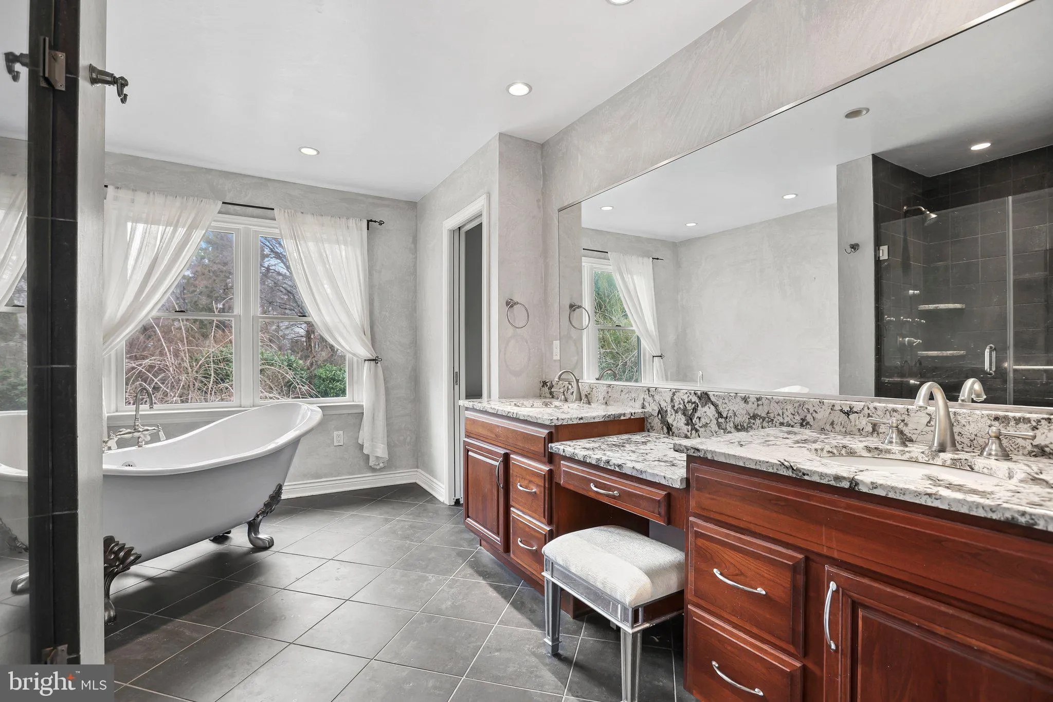 Princeton Junction, New Jersey 08550, United States, 4 Bedrooms Bedrooms, ,3 BathroomsBathrooms,Residential,Pending,101025