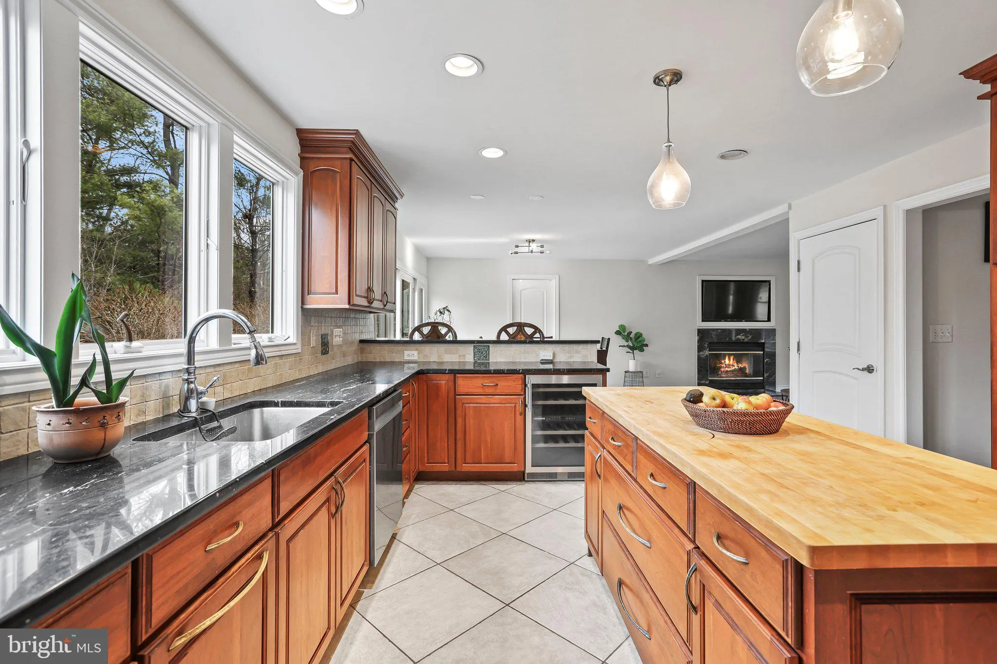 Princeton Junction, New Jersey 08550, United States, 4 Bedrooms Bedrooms, ,3 BathroomsBathrooms,Residential,Pending,101025