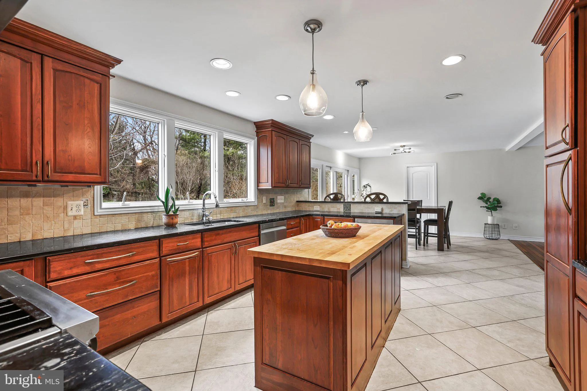 Princeton Junction, New Jersey 08550, United States, 4 Bedrooms Bedrooms, ,3 BathroomsBathrooms,Residential,Pending,101025