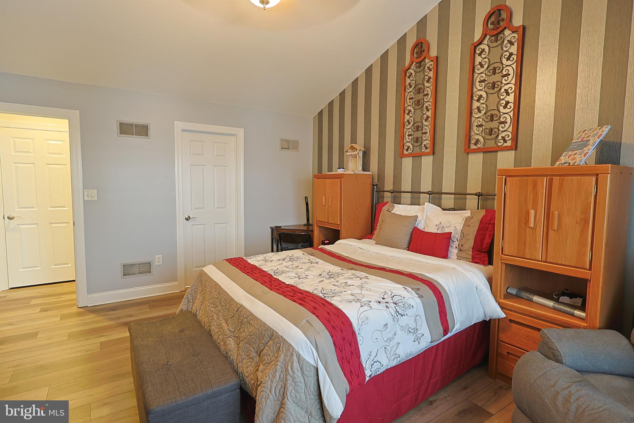 CEDAR HOLLOW - Residential