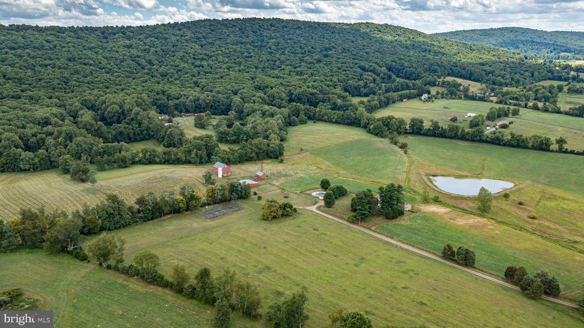 NEERSVILLE - Residential