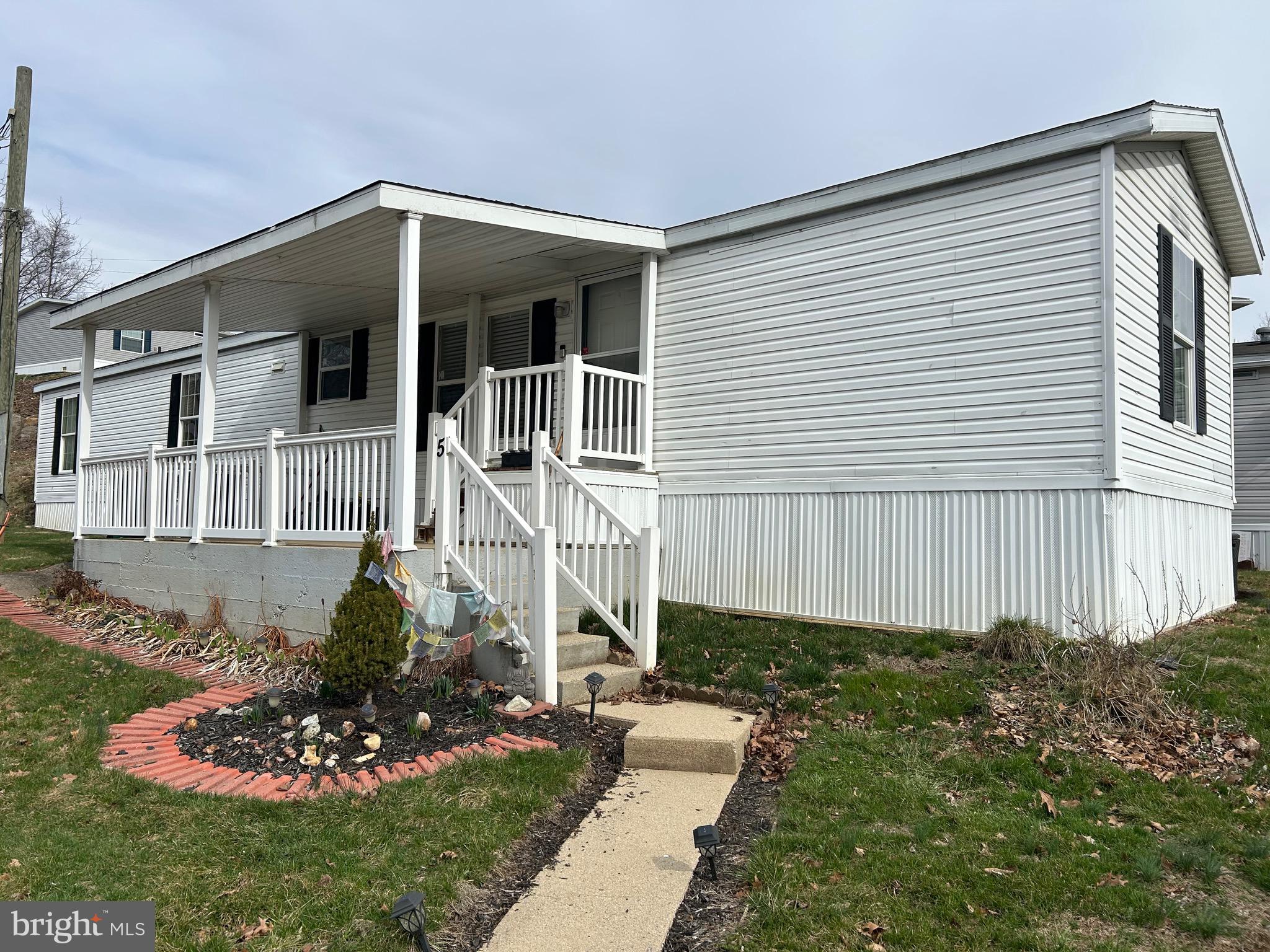 PALMDALE MOBILE HOME PARK - Residential