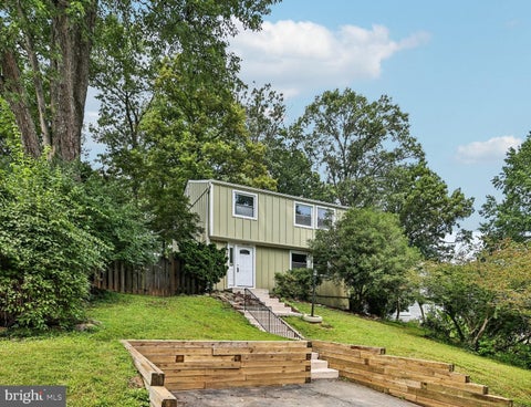 Photo of 2322 Old Trail Drive, RESTON, VA 20191 (MLS # VAFX2330874)
