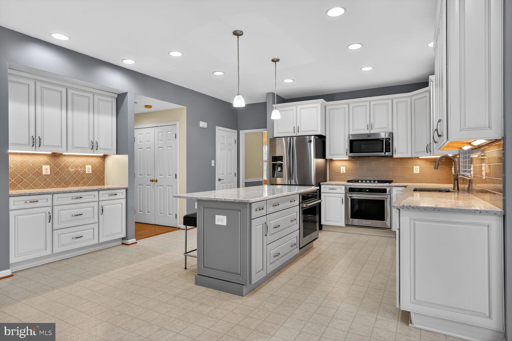 VICTORY LAKES - Residential