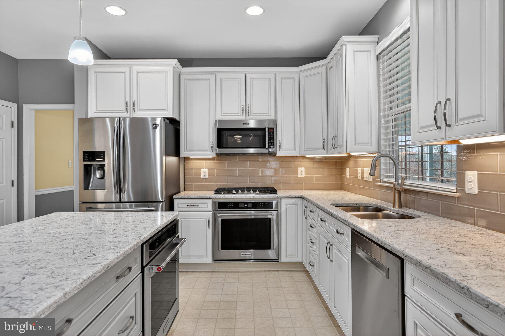 VICTORY LAKES - Residential