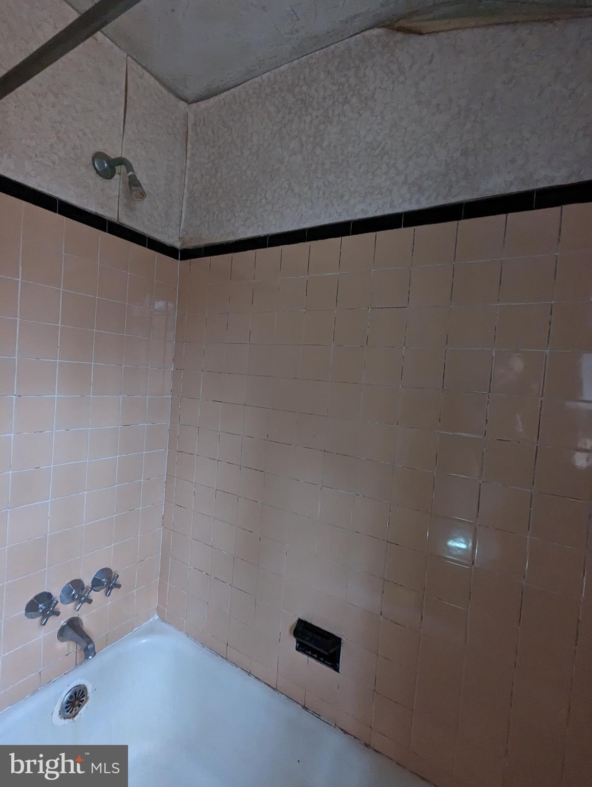 CAROLE HIGHLANDS - Residential