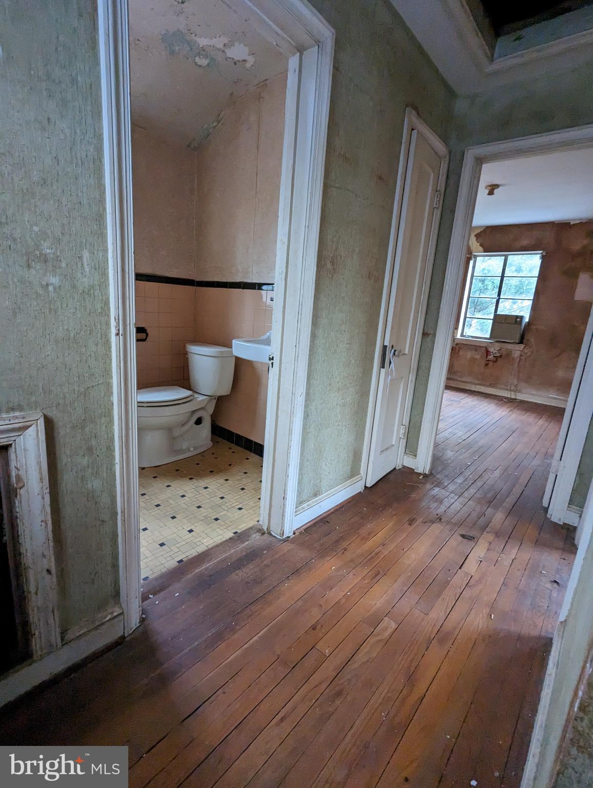 CAROLE HIGHLANDS - Residential