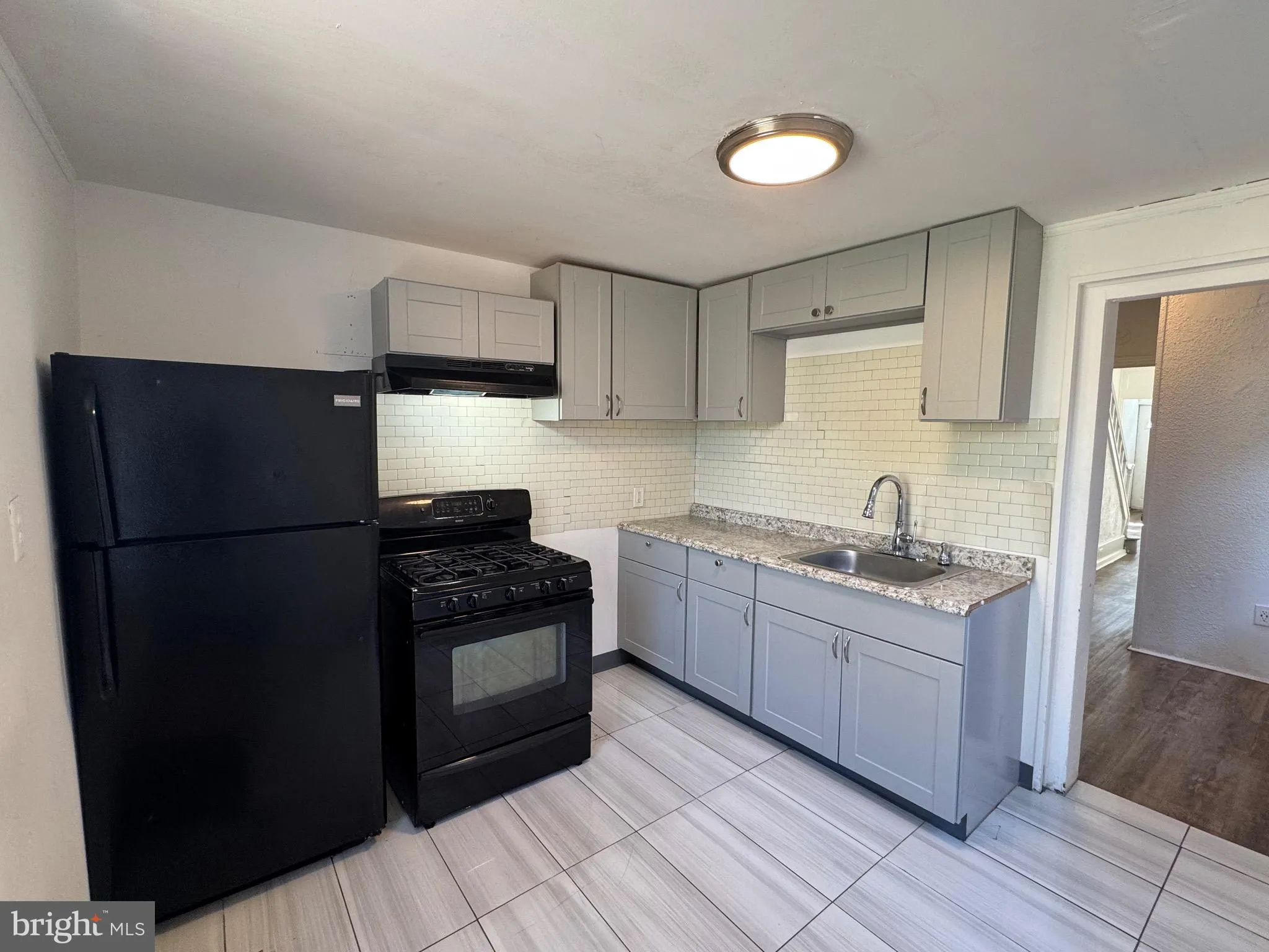 Philadelphia, Pennsylvania 19133, United States, 3 Bedrooms Bedrooms, ,2 BathroomsBathrooms,Residential,Pending,78938