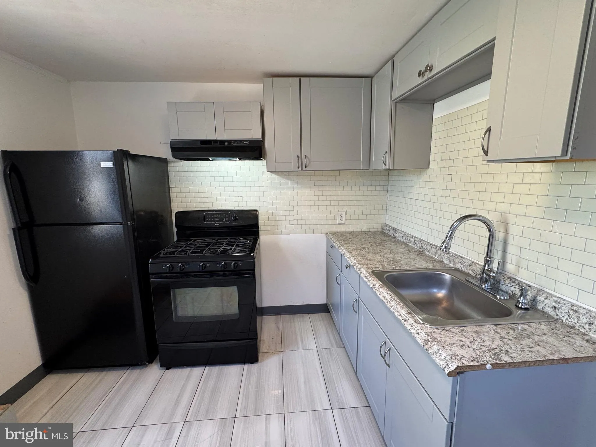 Philadelphia, Pennsylvania 19133, United States, 3 Bedrooms Bedrooms, ,2 BathroomsBathrooms,Residential,Pending,78938