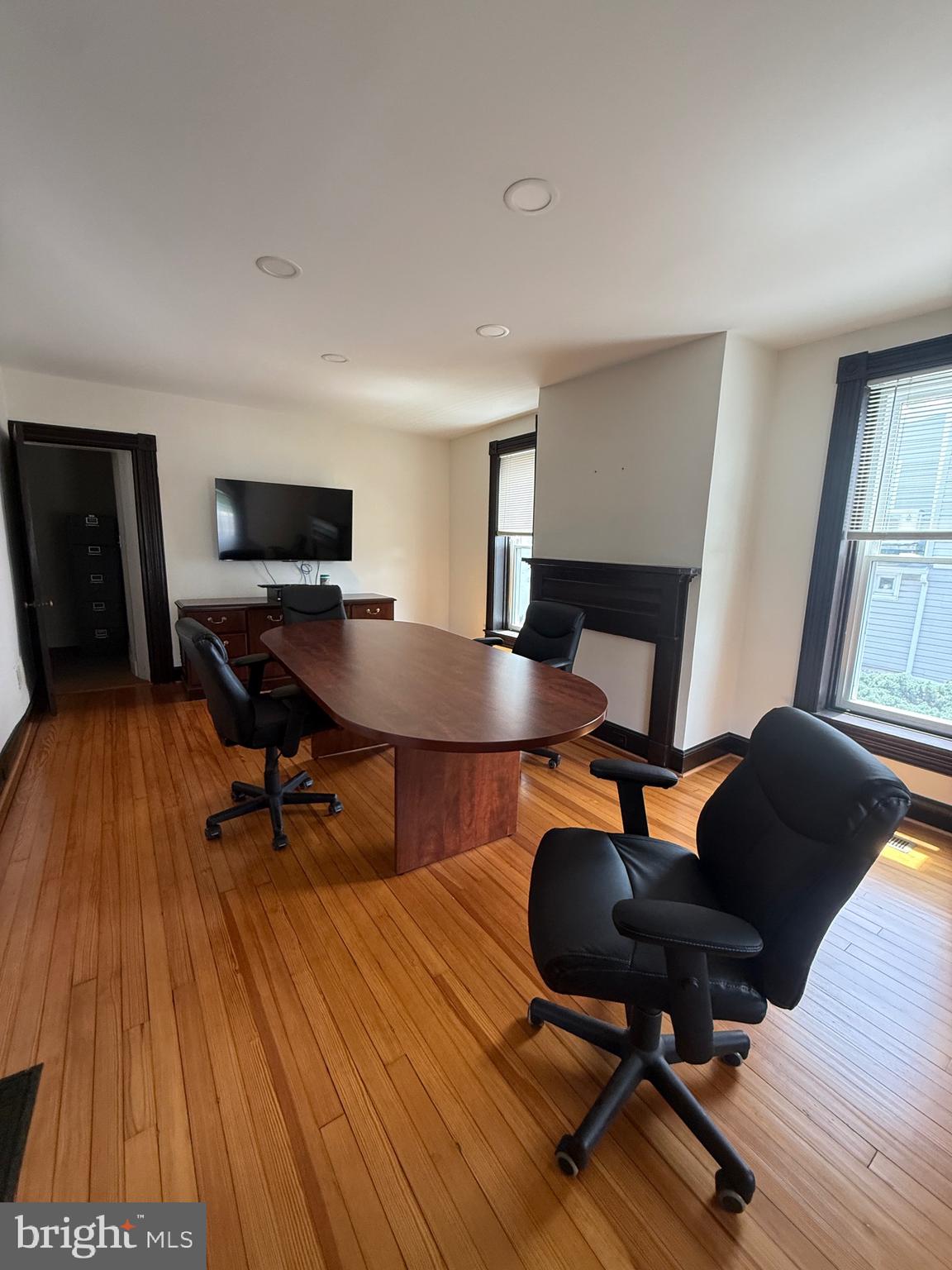 1331 N MAIN STREET MAIN FLOOR