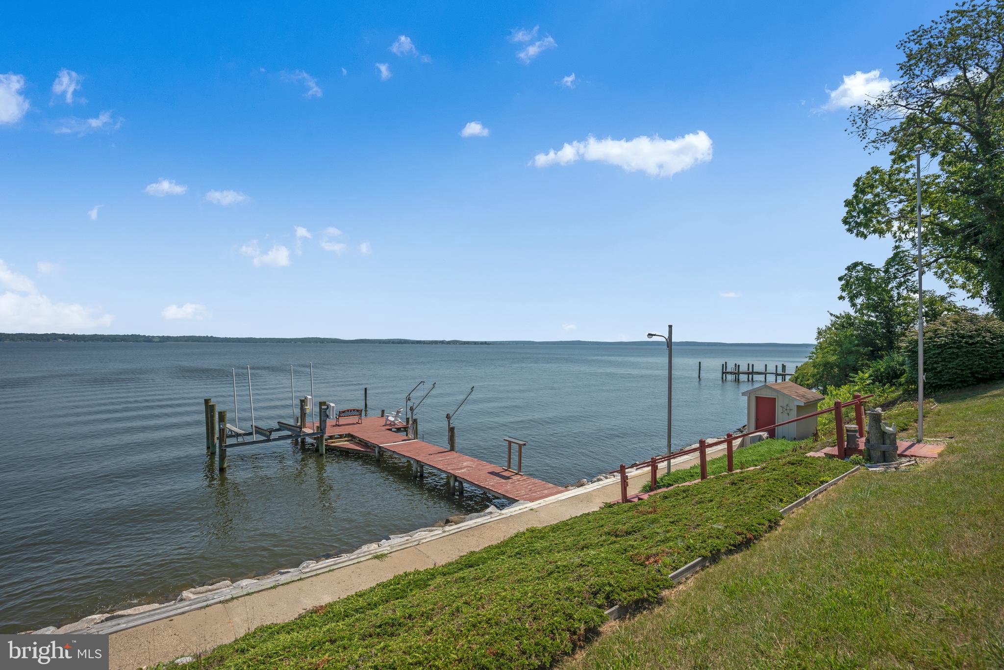 HOLLYWOOD SHORES - Residential