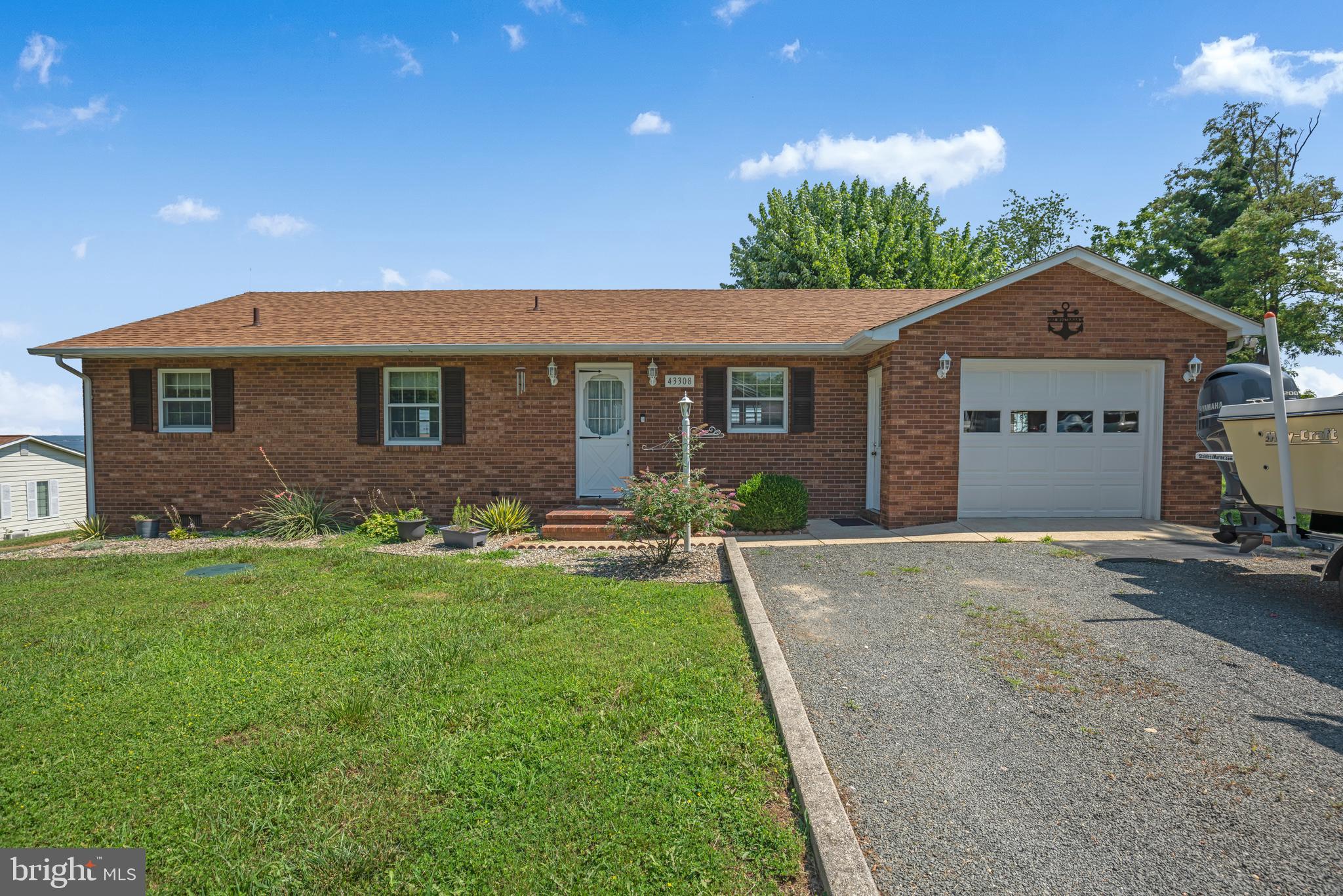 HOLLYWOOD SHORES - Residential