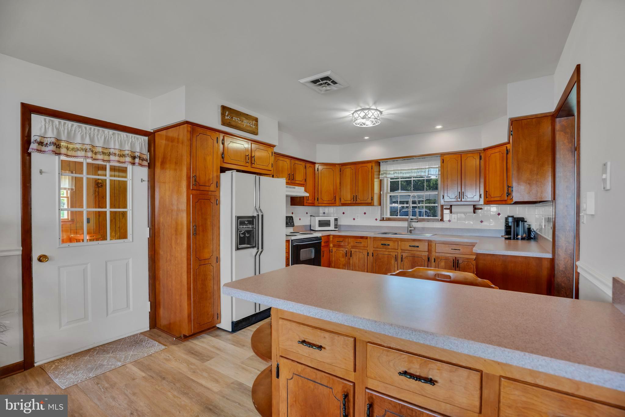 HOLLYWOOD SHORES - Residential