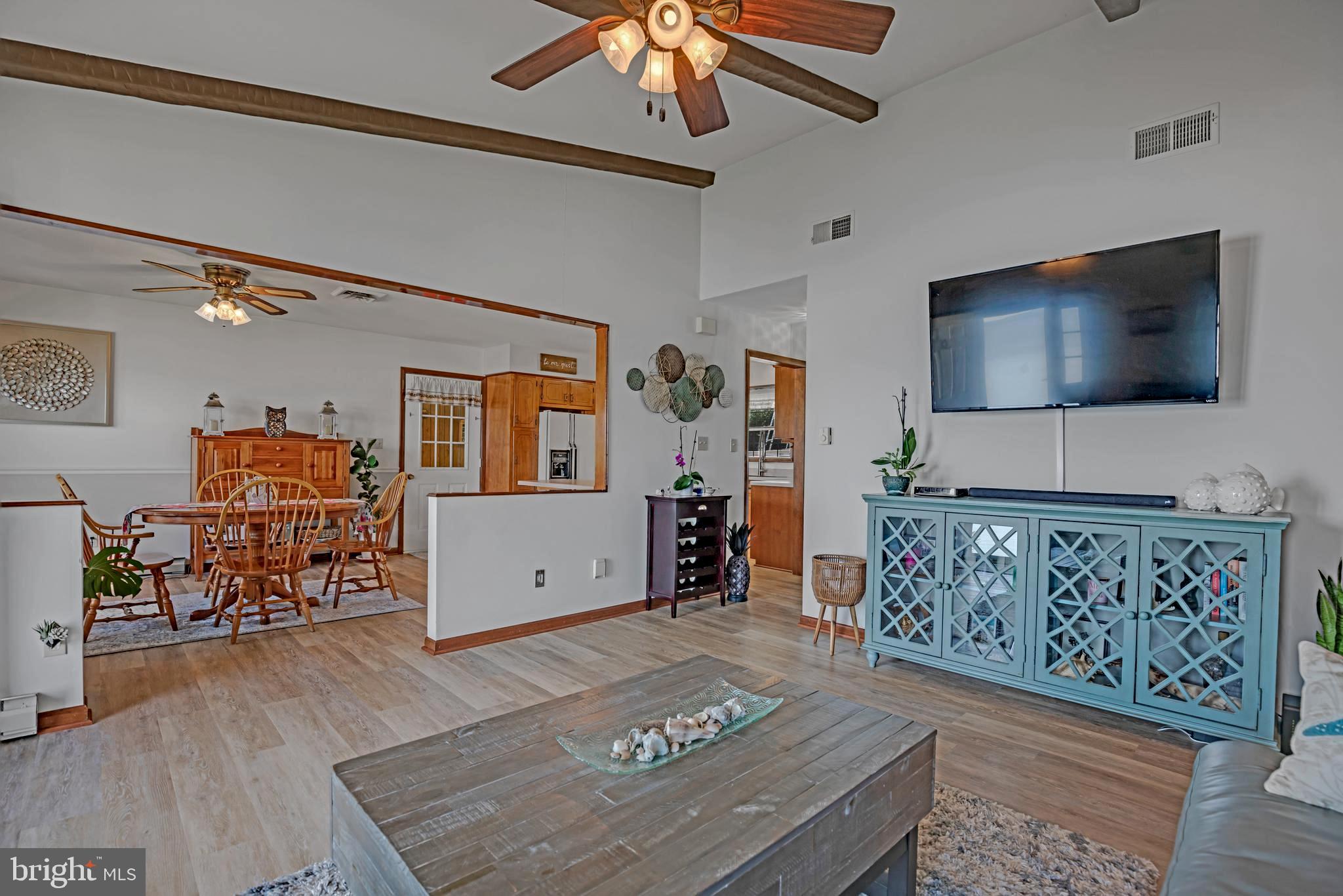 HOLLYWOOD SHORES - Residential