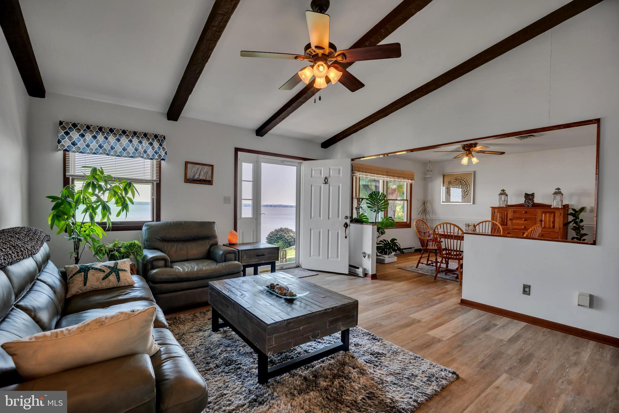 HOLLYWOOD SHORES - Residential