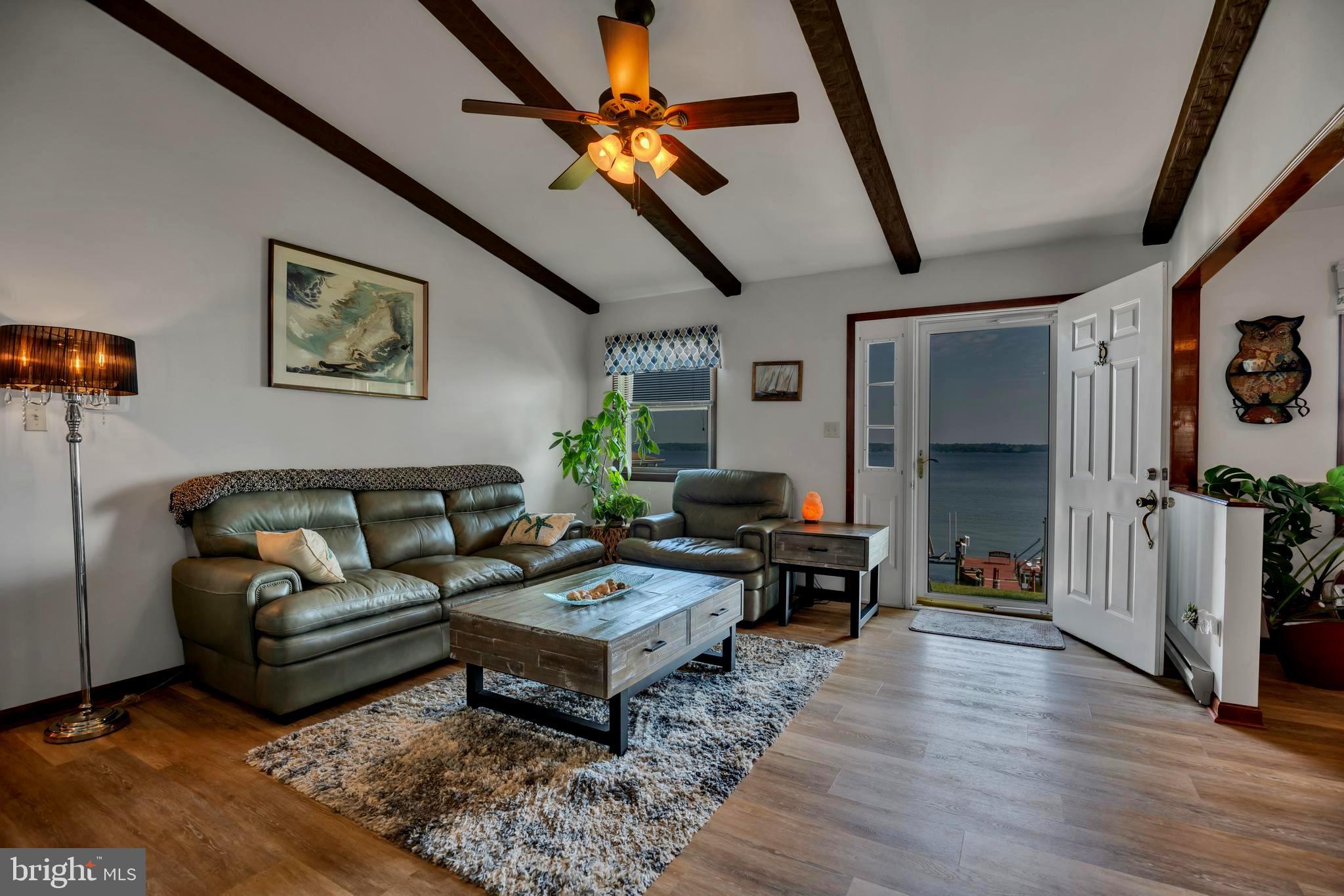 HOLLYWOOD SHORES - Residential