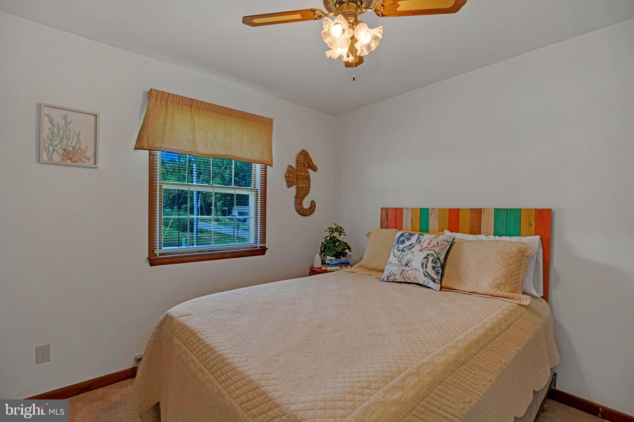 HOLLYWOOD SHORES - Residential