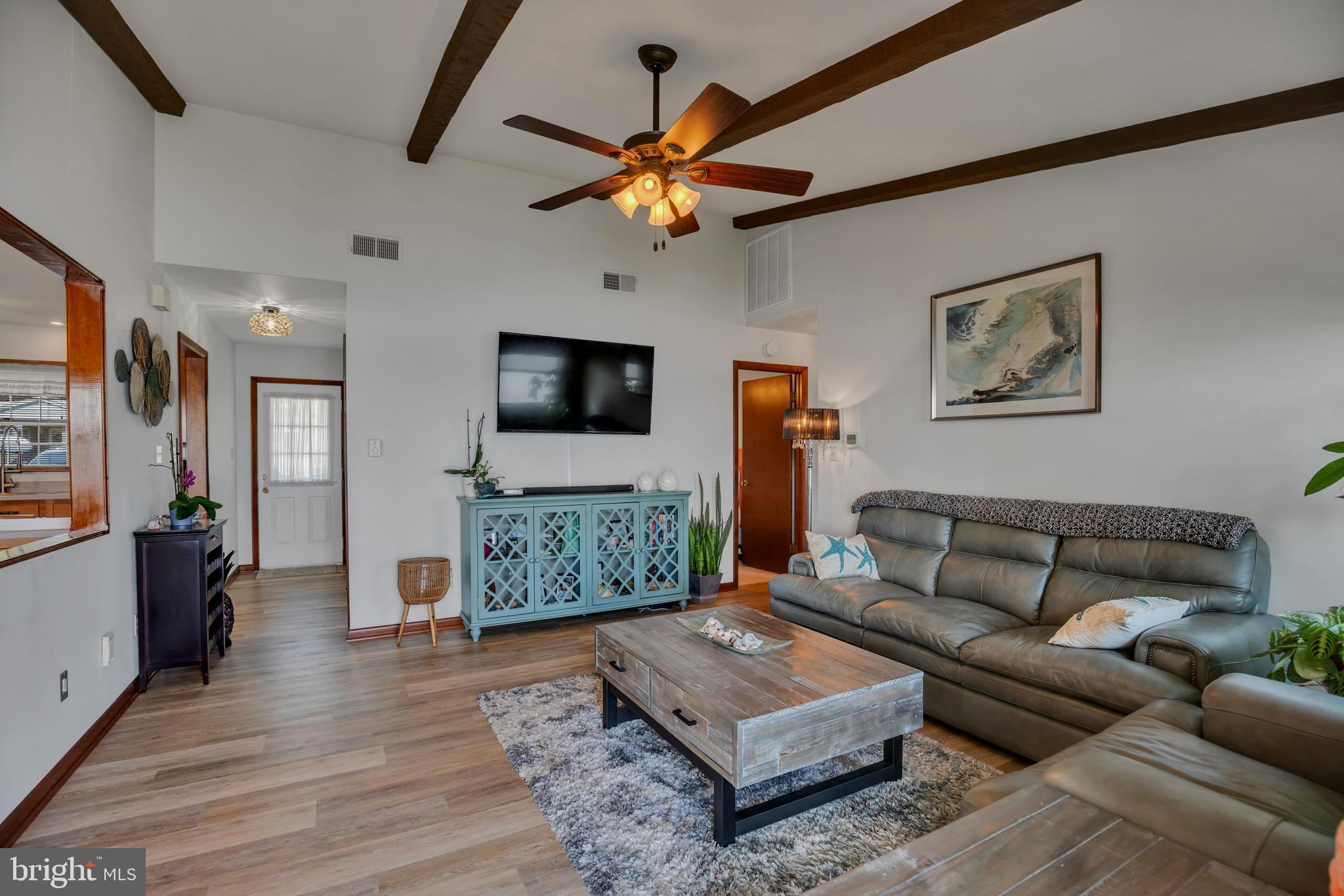 HOLLYWOOD SHORES - Residential