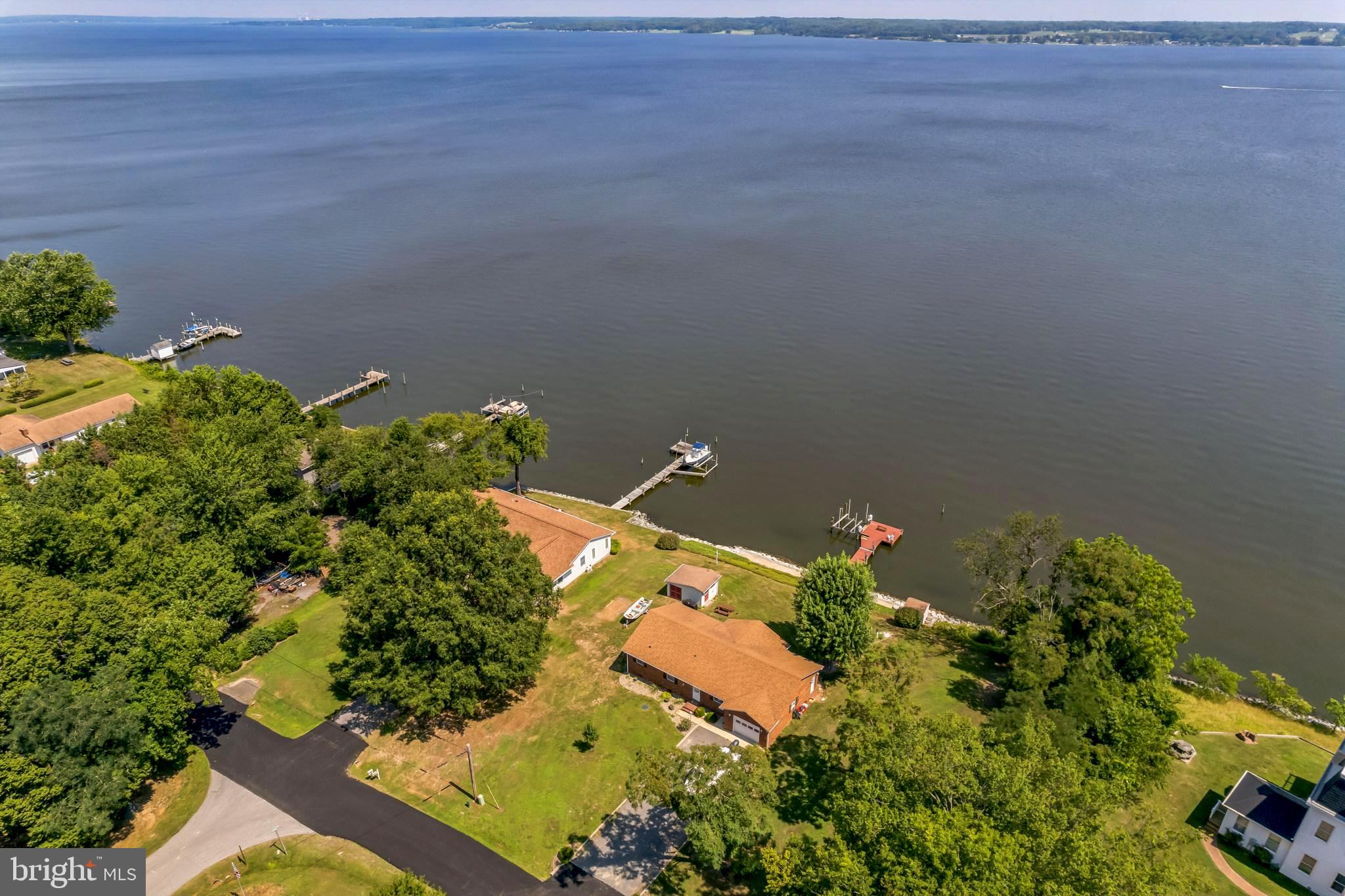 HOLLYWOOD SHORES - Residential