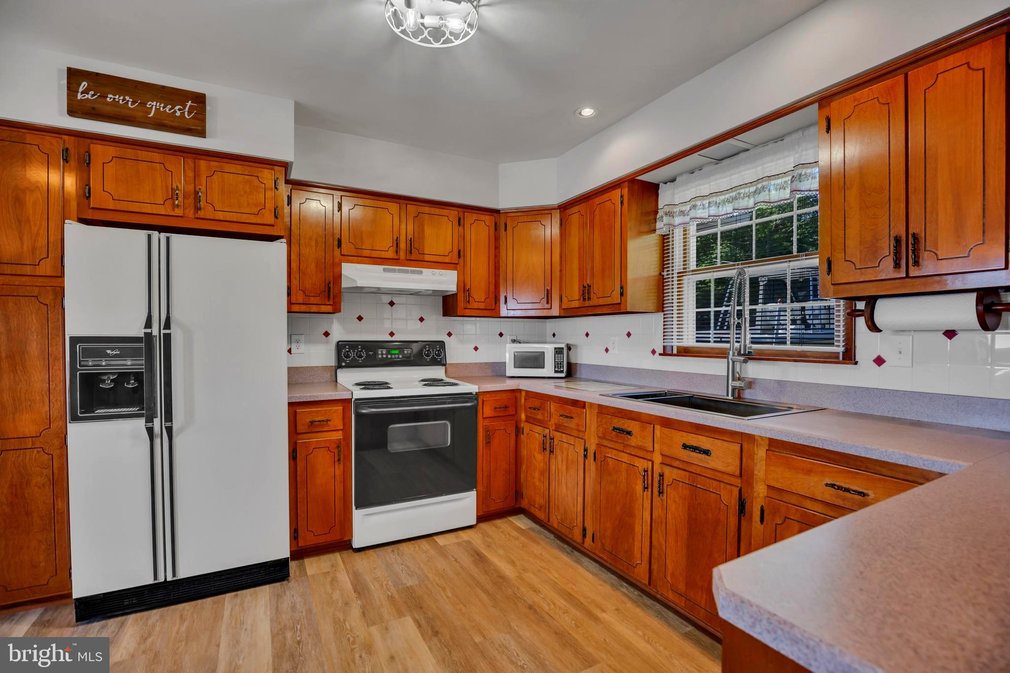 HOLLYWOOD SHORES - Residential