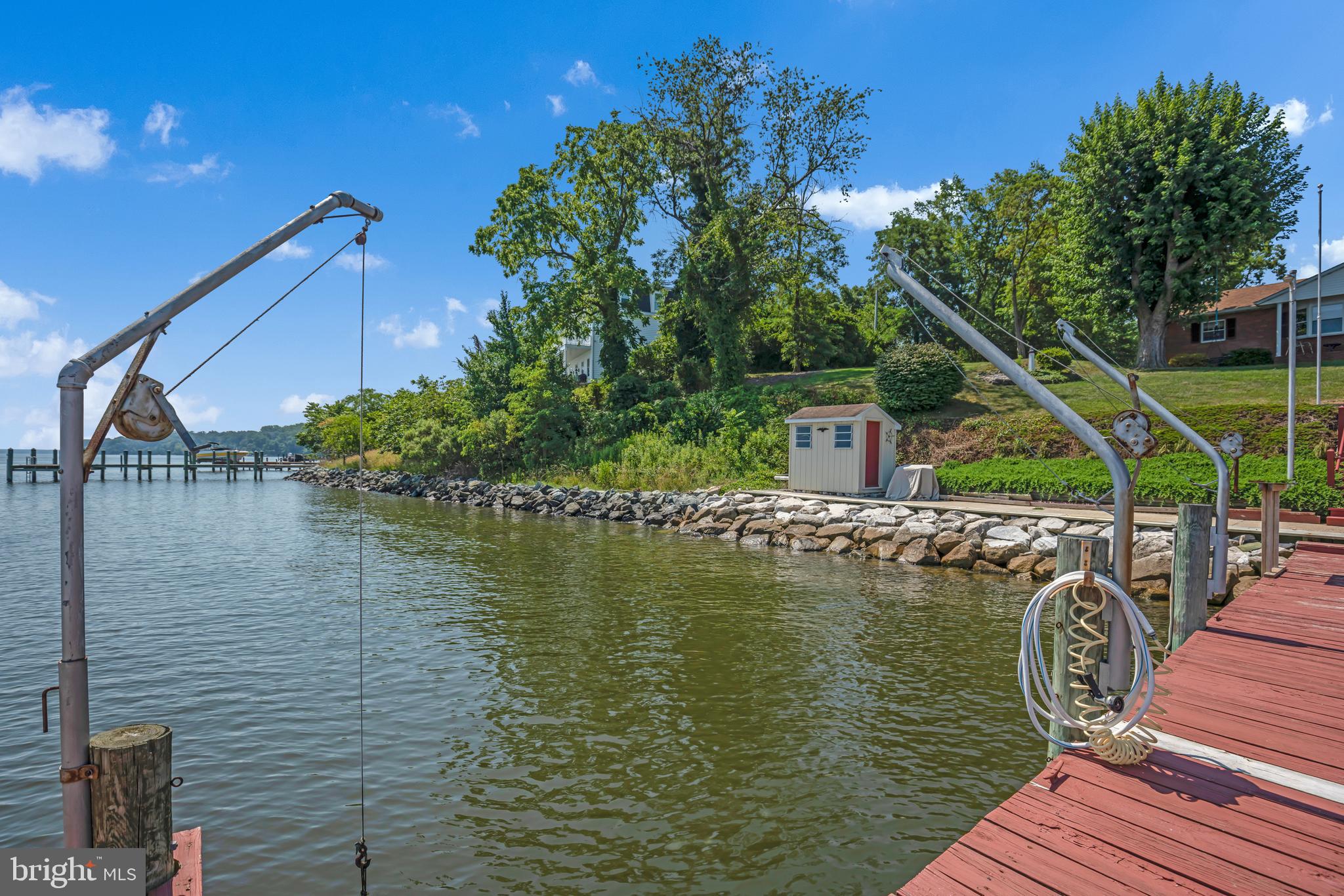 HOLLYWOOD SHORES - Residential