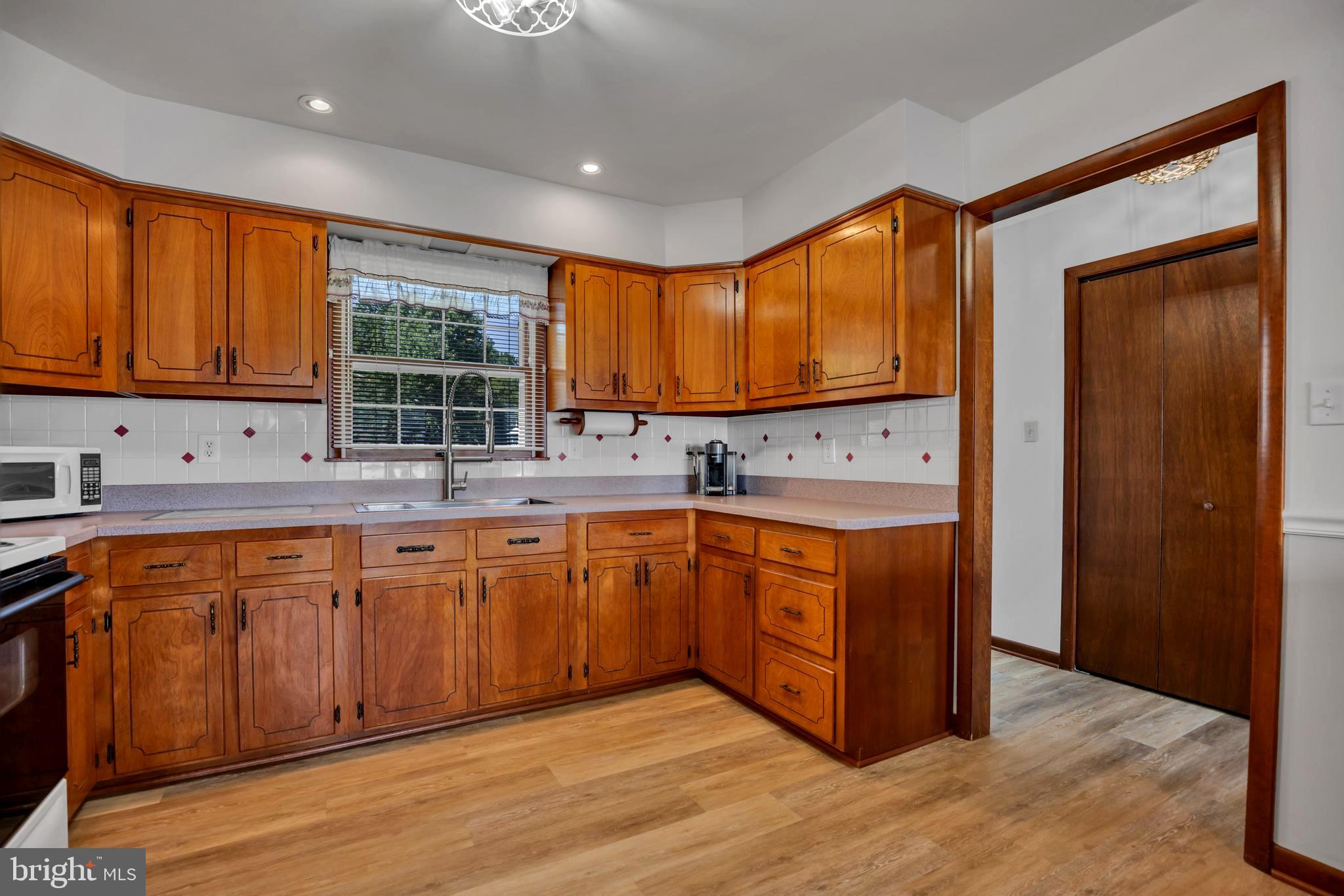 HOLLYWOOD SHORES - Residential