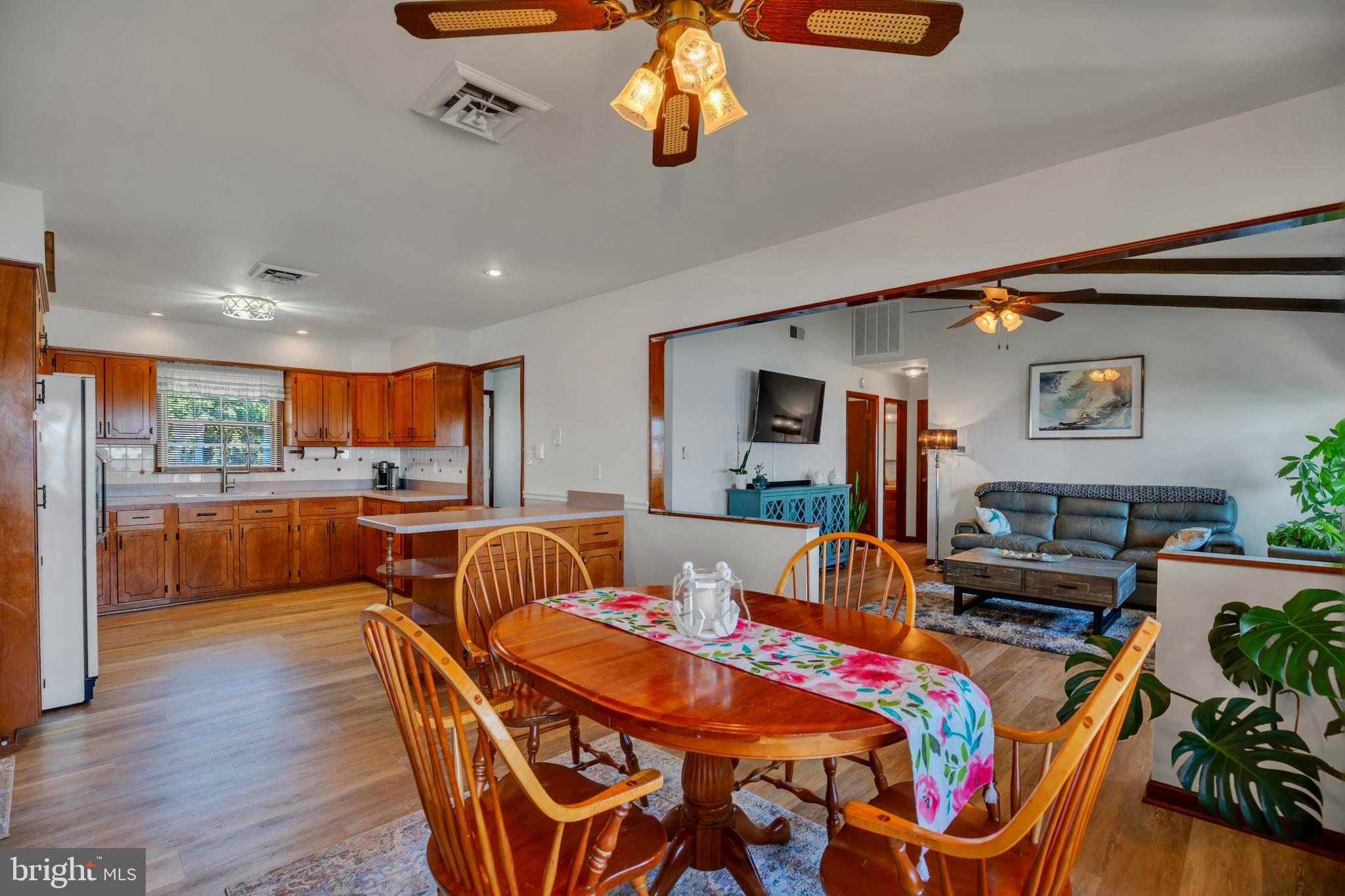 HOLLYWOOD SHORES - Residential