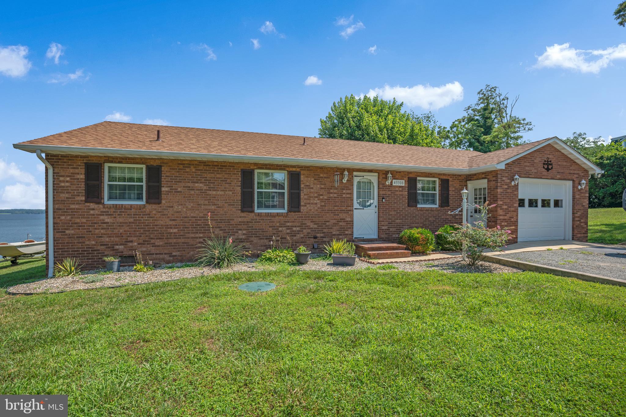 HOLLYWOOD SHORES - Residential