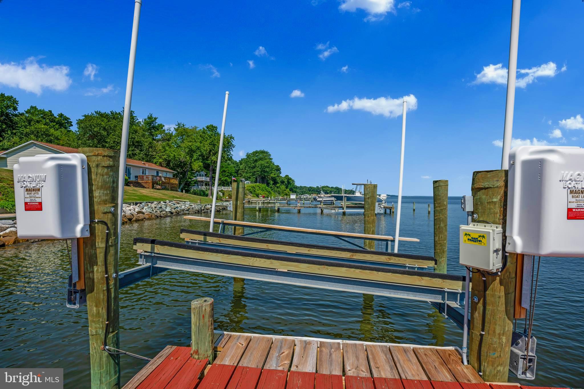 HOLLYWOOD SHORES - Residential