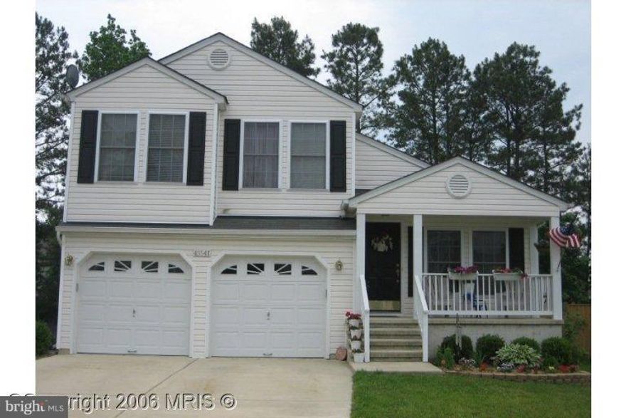 Very nice house, close to PAX River. 3 bedrooms, 2.5 baths, nice fenced in backyard. 2 car garage, concrete driveway. Living room/dinning room combo, family room. House will be painted after tenant leaves. Agents please give as much notice as u can, dog in house. Call CSS for showing appointments.