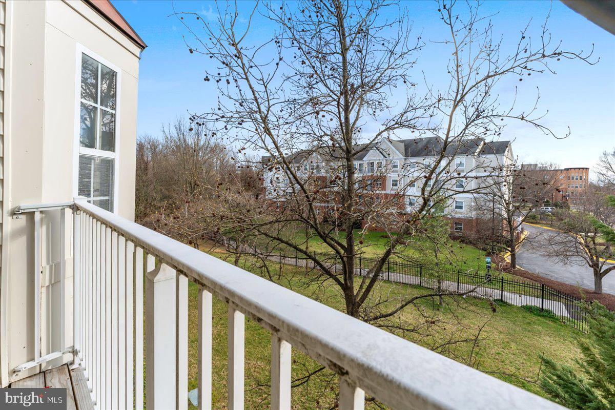 LARGO TOWN CENTER CONDOMINIUMS - Residential