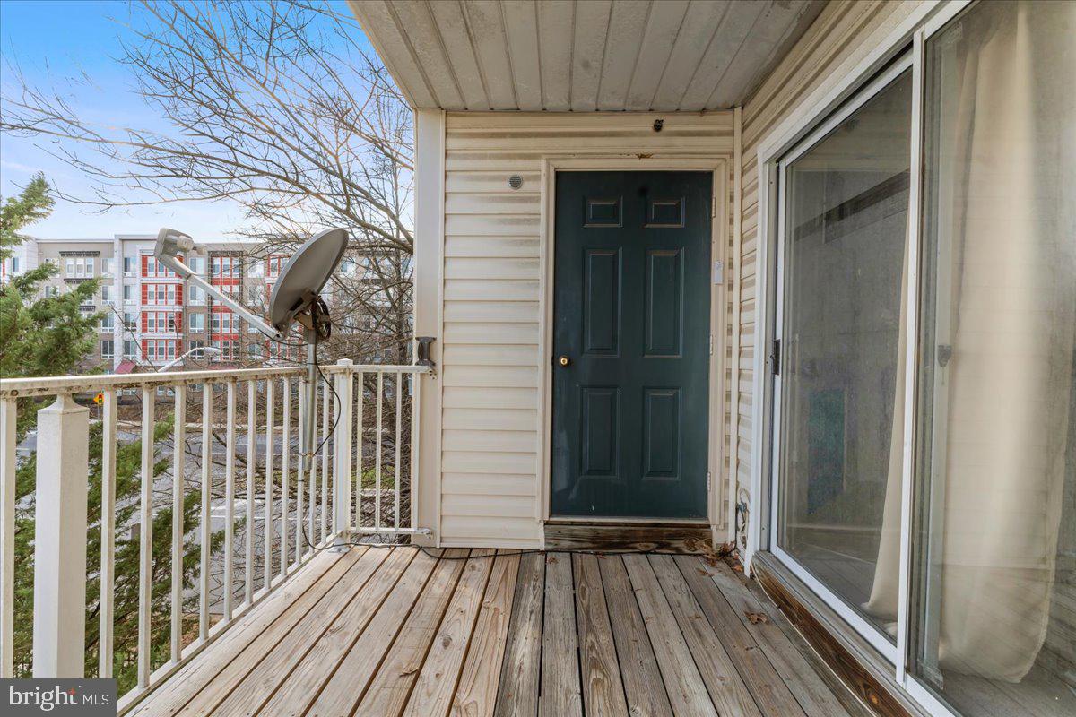 LARGO TOWN CENTER CONDOMINIUMS - Residential