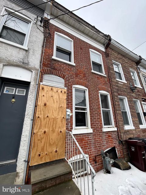 Townhouse For Sale - 104 Lower Oak Street<br/> WILMINGTON, DE 19805