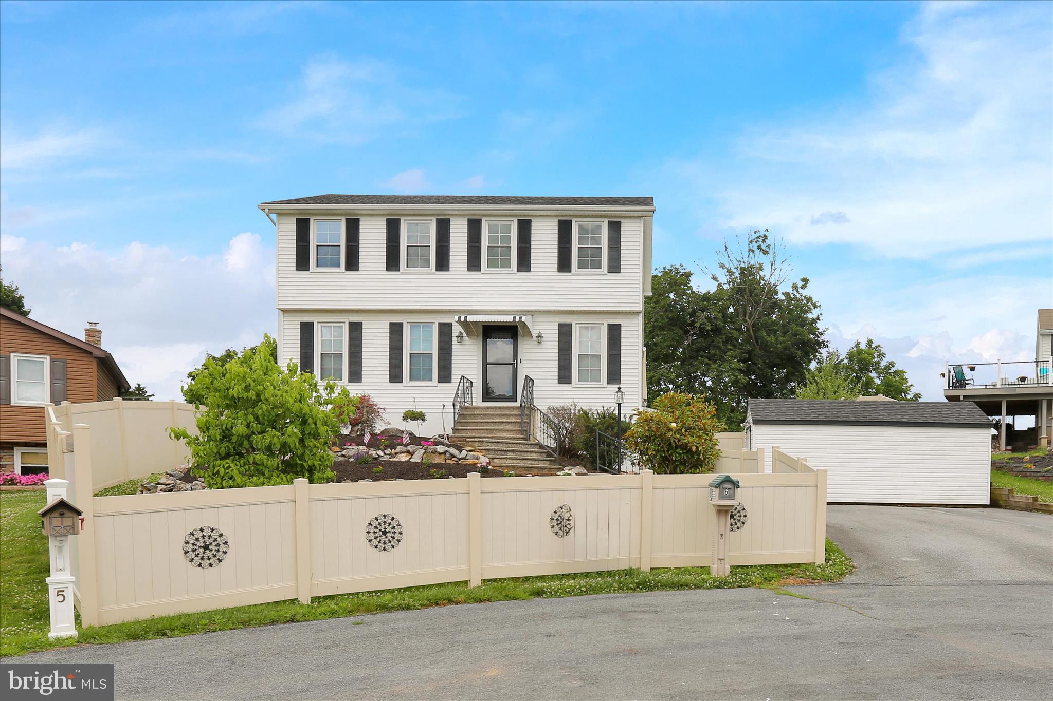 6 CHERRY LANE